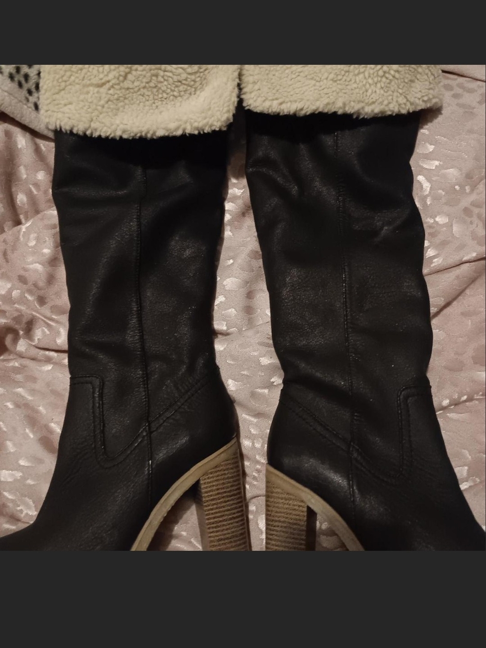 Black Leather Knee High Boots W/ Fur Lining. Size 8
